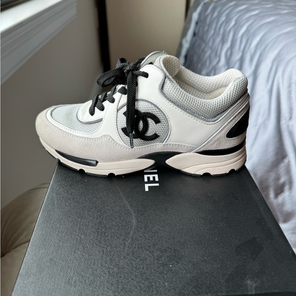 CHANEL SNEAKERS. White/grey/silvr/blk. 2022 collection. Excellent condition! - Picture 3 of 11